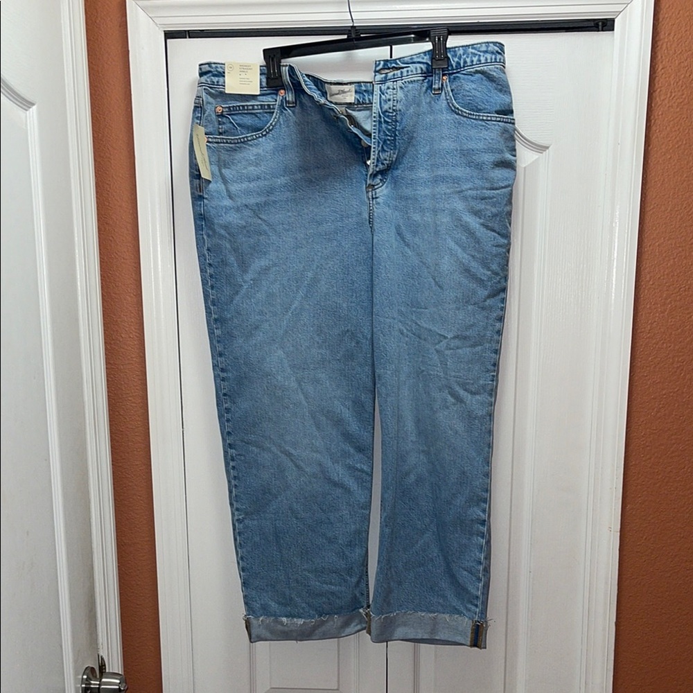 Universal Thread Light Wash Jeans